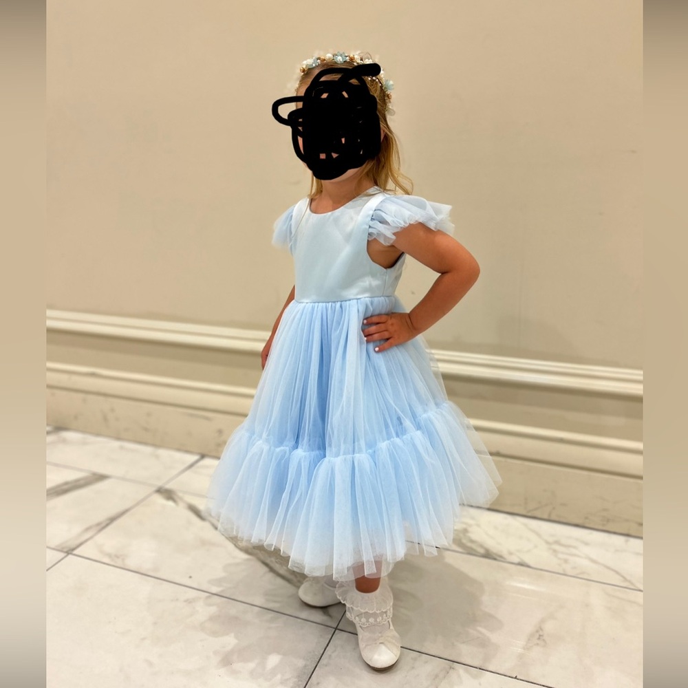Flower girl / wedding dress baby blue light blue dress size 4T fluffy dress